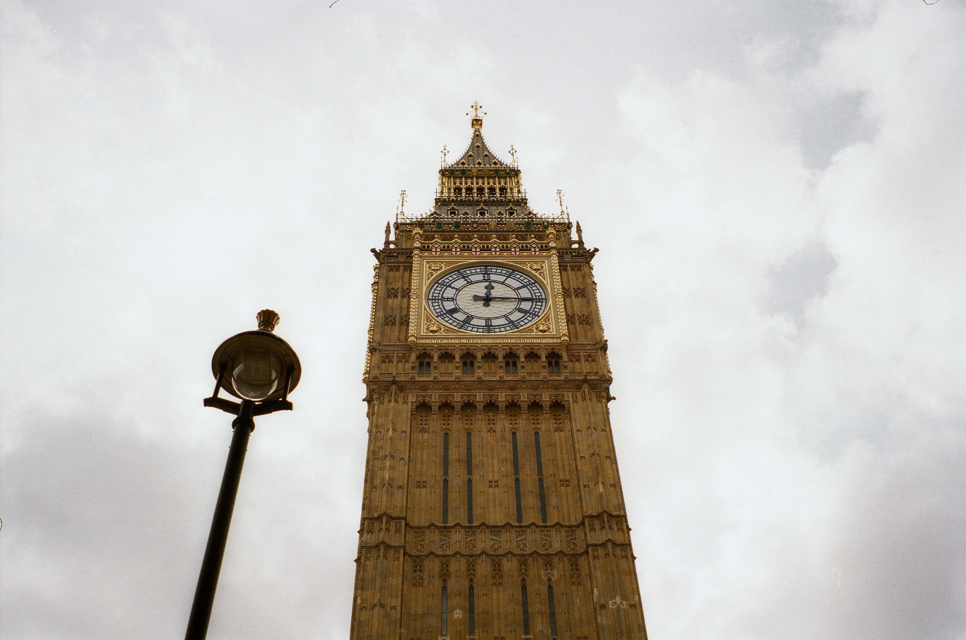 A beautiful up angle shot of the famous Big Ben bell tower in London, England